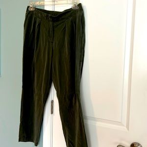 Khaki soft Capri pants